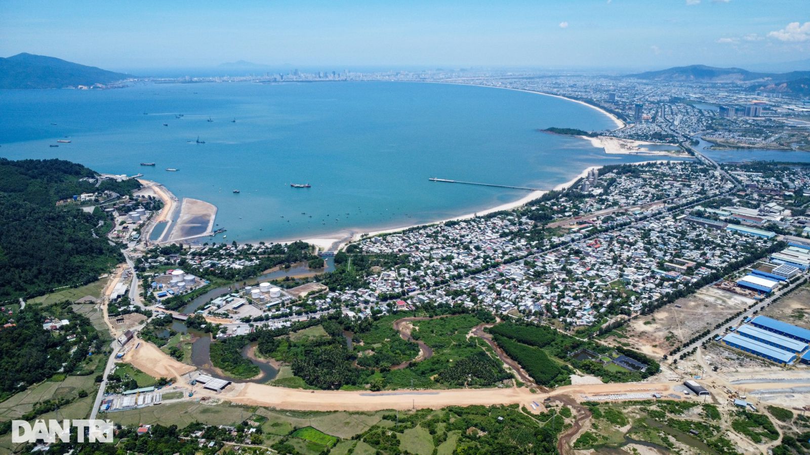 Bờ biển Mỹ Khê Đà Nẵng đã lấp đầy các tòa nhà cao tầng